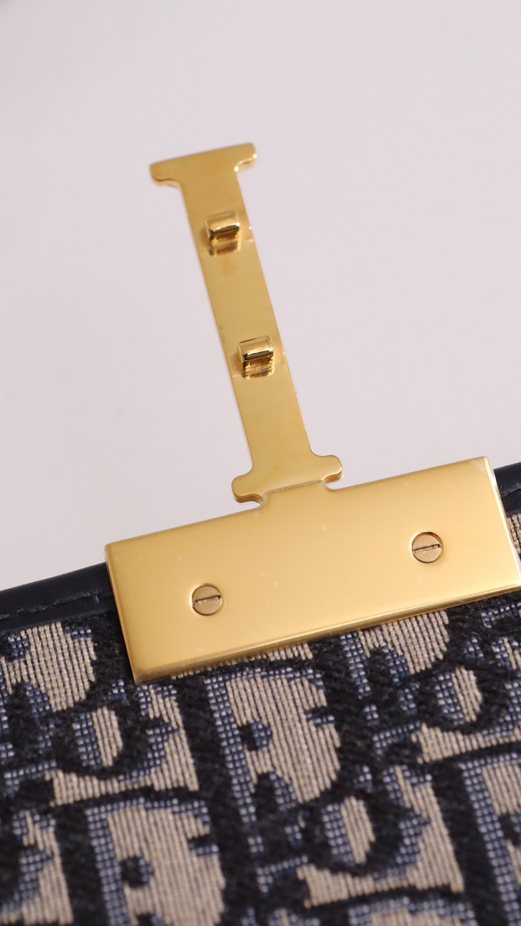 How good is the quality of replica bags Let’s take a look at this top replica Dior Montaigne 30 (2022 new edition)-Best Quality designer Bag Review, and online shopping, designer bag ru