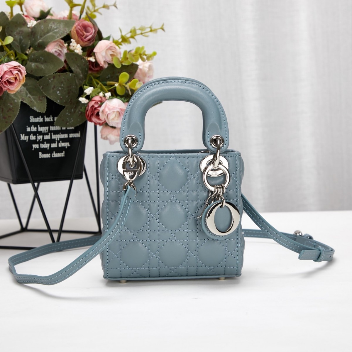 Why is the elegant Lady Dior replica bags so classic？(2022 updated)-Best Quality designer Bag Review, and online shopping, designer bag ru