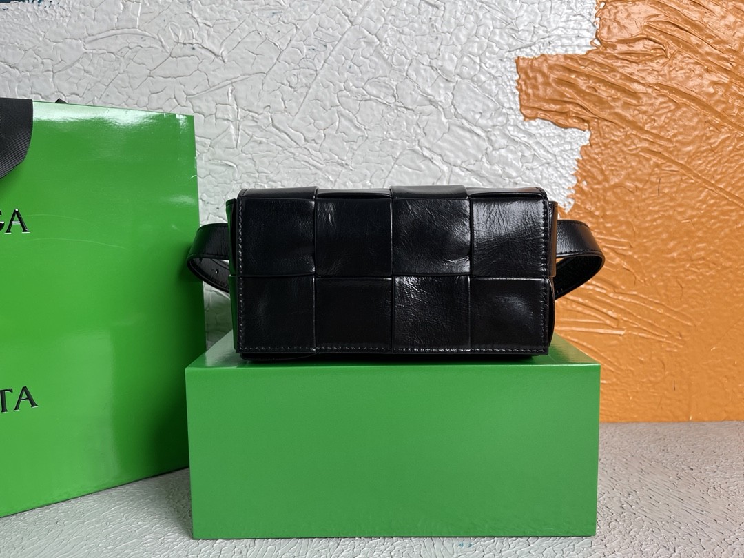 Bottega Veneta Cassette replica bags is one of the must buy bags for girls (2022 Latest)-Best Quality designer Bag Review, and online shopping, designer bag ru Bottega Veneta Cassette replica bags is one of the must buy bags for girls (2022 Latest)-Best Quality designer Bag Review, and online shopping, designer bag ru