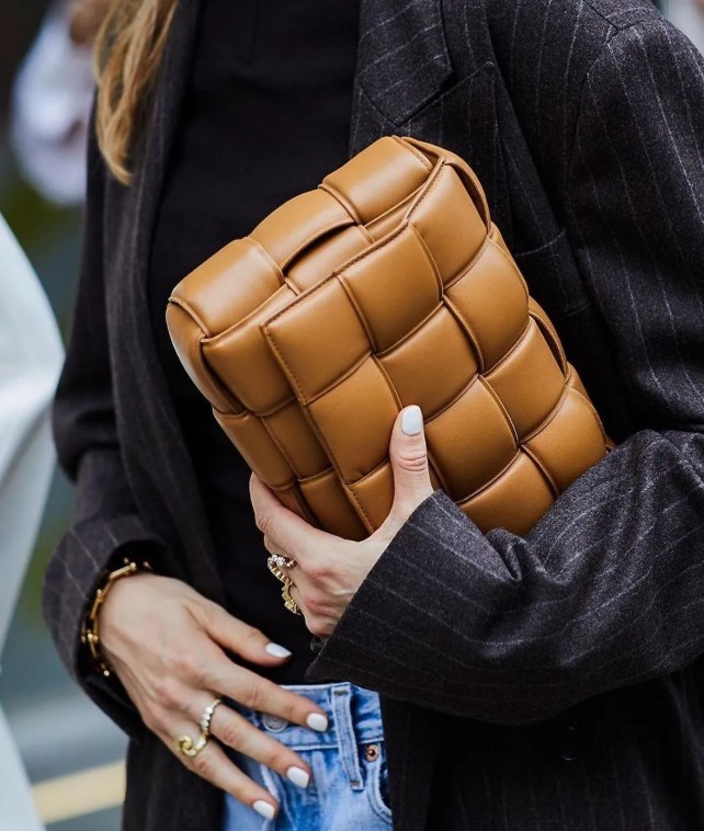 Daniel Lee quit! Hurry up and buy Bottega Veneta replica bags! (2022 Updated)-Best Quality designer Bag Review, and online shopping, designer bag ru Daniel Lee quit! Hurry up and buy Bottega Veneta replica bags! (2022 Updated)-Best Quality designer Bag Review, and online shopping, designer bag ru