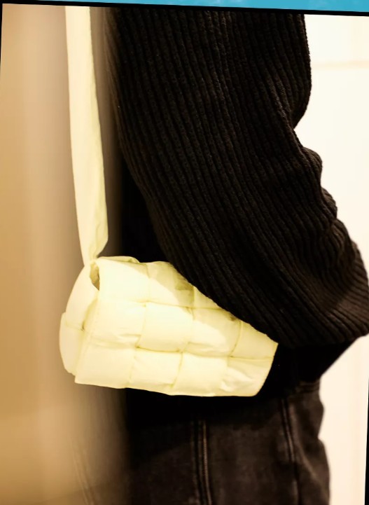 Daniel Lee quit! Hurry up and buy Bottega Veneta replica bags! (2022 Updated)-Best Quality designer Bag Review, and online shopping, designer bag ru Daniel Lee quit! Hurry up and buy Bottega Veneta replica bags! (2022 Updated)-Best Quality designer Bag Review, and online shopping, designer bag ru