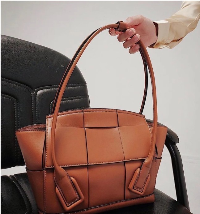 Daniel Lee quit! Hurry up and buy Bottega Veneta replica bags! (2022 Updated)-Best Quality designer Bag Review, and online shopping, designer bag ru Daniel Lee quit! Hurry up and buy Bottega Veneta replica bags! (2022 Updated)-Best Quality designer Bag Review, and online shopping, designer bag ru