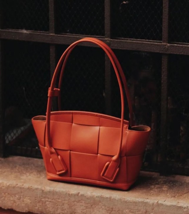 Daniel Lee quit! Hurry up and buy Bottega Veneta replica bags! (2022 Updated)-Best Quality designer Bag Review, and online shopping, designer bag ru Daniel Lee quit! Hurry up and buy Bottega Veneta replica bags! (2022 Updated)-Best Quality designer Bag Review, and online shopping, designer bag ru