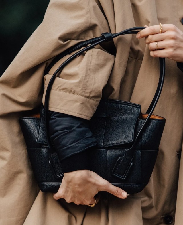 Daniel Lee quit! Hurry up and buy Bottega Veneta replica bags! (2022 Updated)-Best Quality designer Bag Review, and online shopping, designer bag ru Daniel Lee quit! Hurry up and buy Bottega Veneta replica bags! (2022 Updated)-Best Quality designer Bag Review, and online shopping, designer bag ru