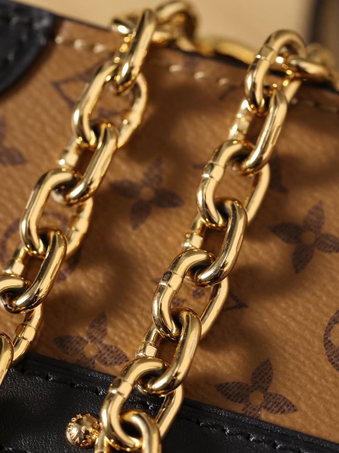Louis Vuitton stores can not buy, why I buy top replica M43596 TRUNK CLUTCH bags? (2022 updated))-Best Quality designer Bag Review, and online shopping, designer bag ru