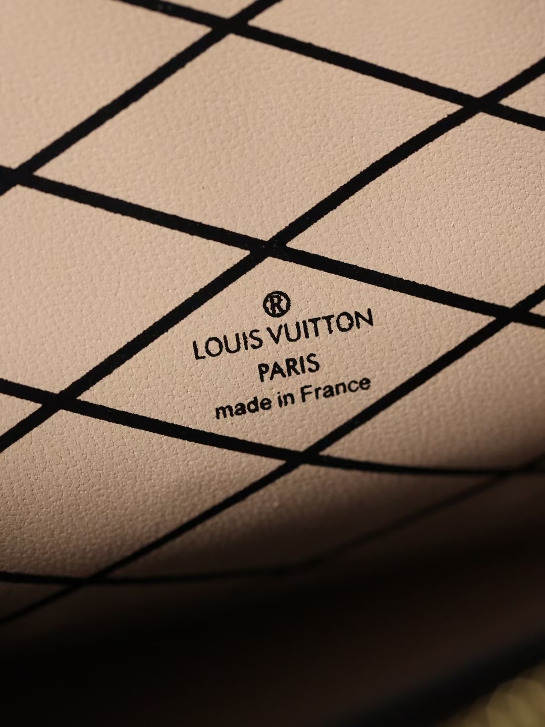 Louis Vuitton stores can not buy, why I buy top replica M43596 TRUNK CLUTCH bags? (2022 updated))-Best Quality designer Bag Review, and online shopping, designer bag ru