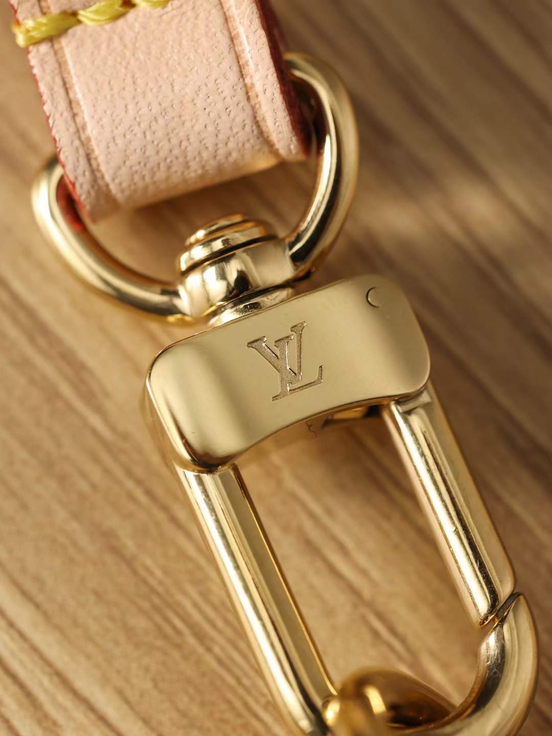 Louis Vuitton M40712 Pochette Accessoires top replica bag 23.5 x 13.5 x 4 cm hardware details (2022 Edition)-Best Quality designer Bag Review, and online shopping, designer bag ru