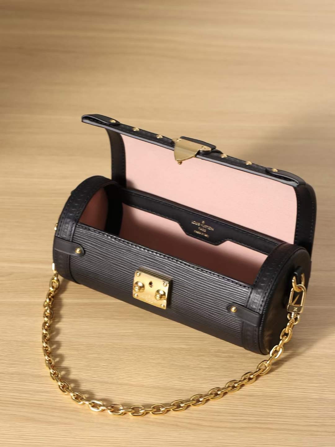 M58655 Louis Vuitton PAPILLON TRUNK top replica bags 19x9x9cm Monogram interior detail (2022 Updated)-Best Quality designer Bag Review, and online shopping, designer bag ru M58655 Louis Vuitton PAPILLON TRUNK top replica bags 19x9x9cm Monogram interior detail (2022 Updated)-Best Quality designer Bag Review, and online shopping, designer bag ru