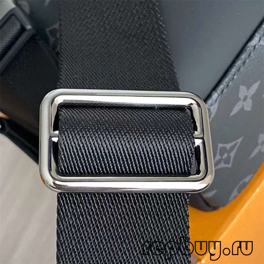 Louis Vuitton M40511 Voyager Traveler Men’s Top Replica Messenger Bag Fabric and hardware details (2022 Updated)-Best Quality designer Bag Review, and online shopping, designer bag ru