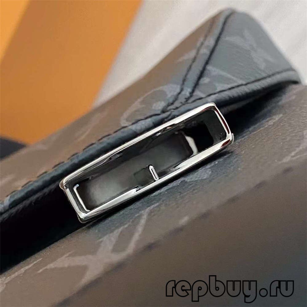 Louis Vuitton M40511 Voyager Traveler Men’s Top Replica Messenger Bag Fabric and hardware details (2022 Updated)-Best Quality designer Bag Review, and online shopping, designer bag ru