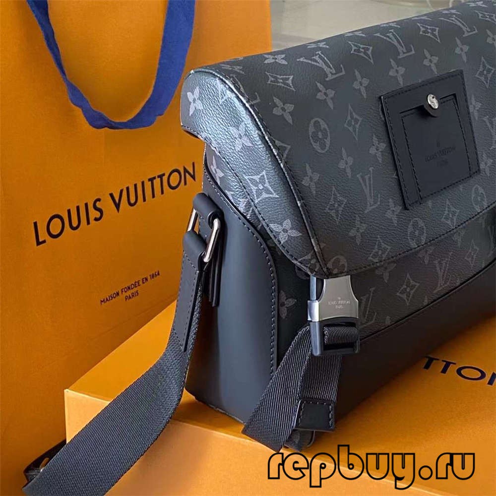 Louis Vuitton M40511 Voyager Traveler Men’s Top Replica Messenger Bag (2022 Latest)-Best Quality designer Bag Review, and online shopping, designer bag ru