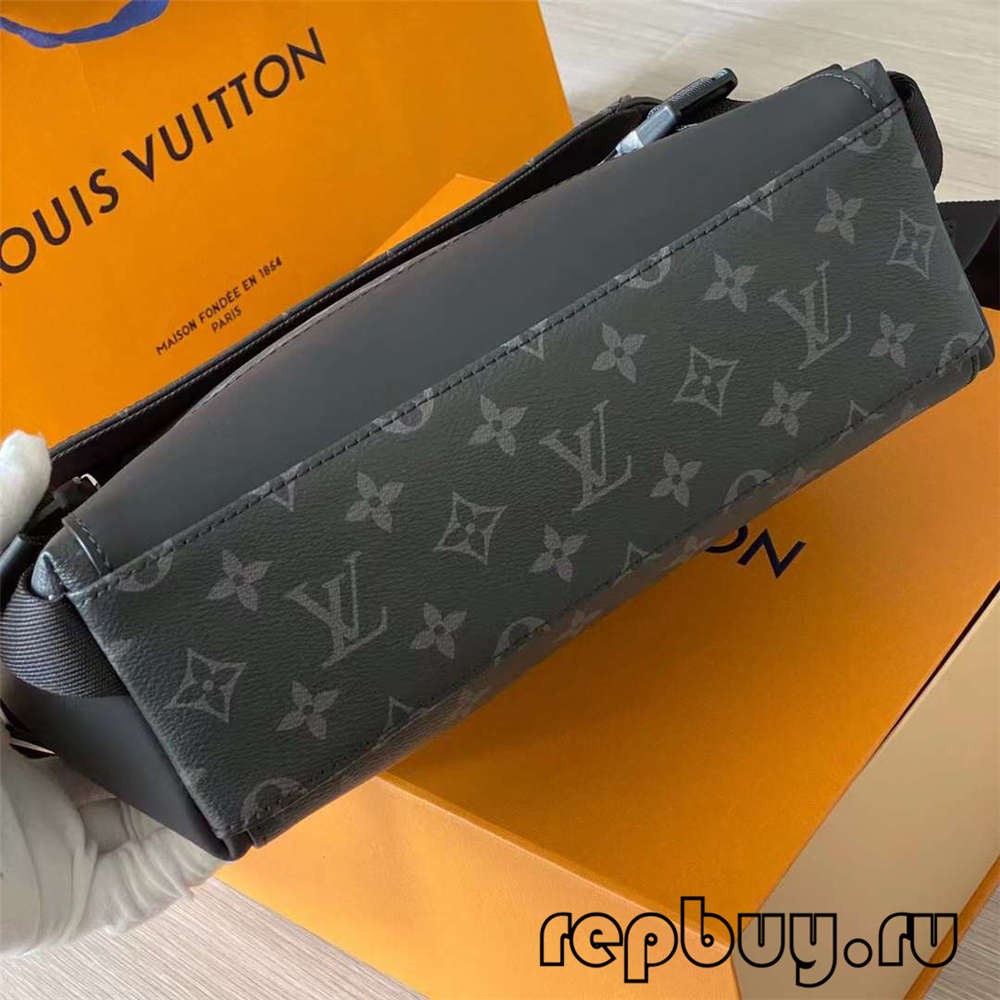 Louis Vuitton M40511 Voyager Traveler Men’s Top Replica Messenger Bag (2022 Latest)-Best Quality designer Bag Review, and online shopping, designer bag ru