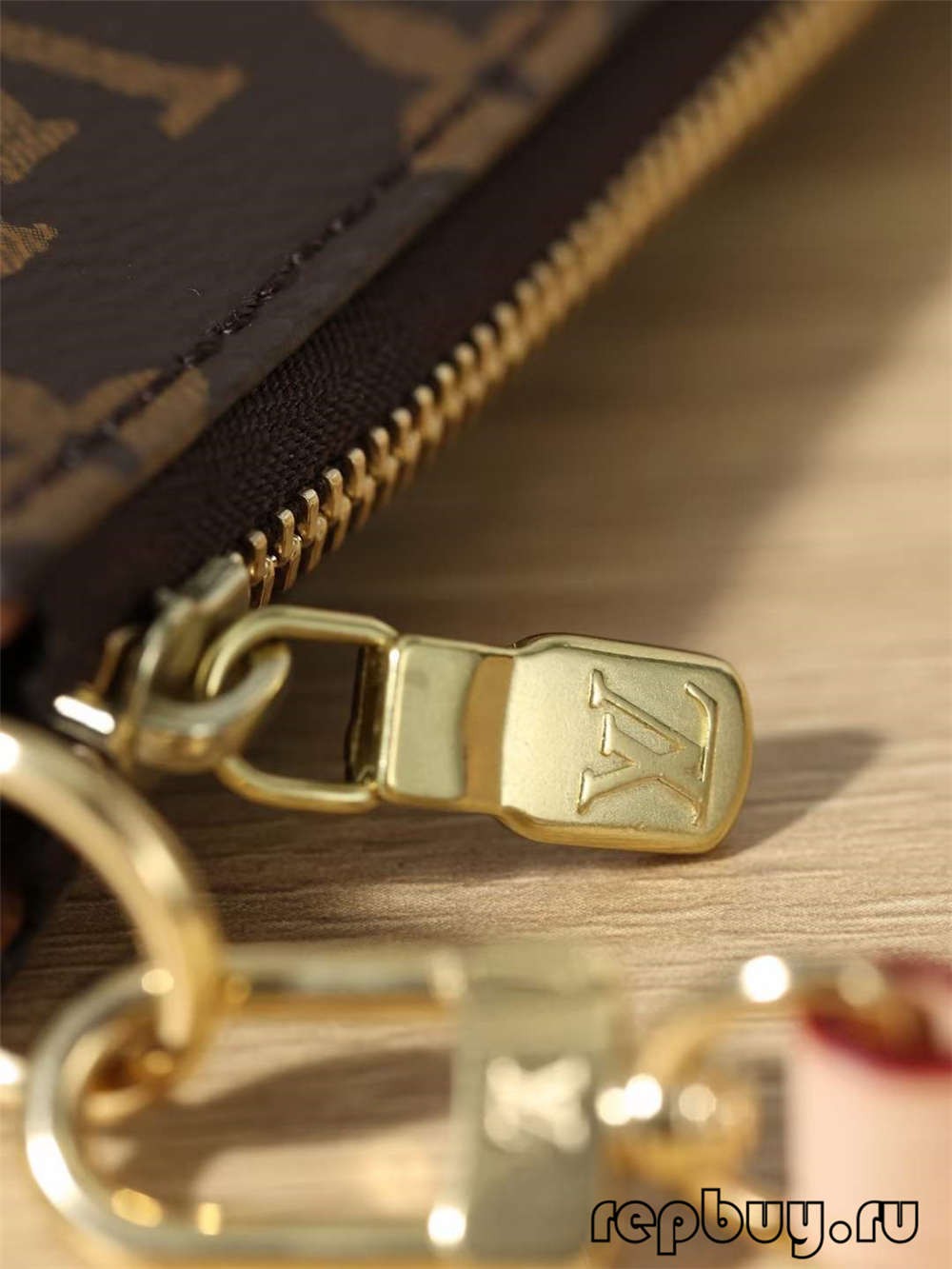 Louis Vuitton M40712 Pochette Accessoires top replica handbags Closure Logo and hardware details (2022 Special)-Best Quality designer Bag Review, and online shopping, designer bag ru