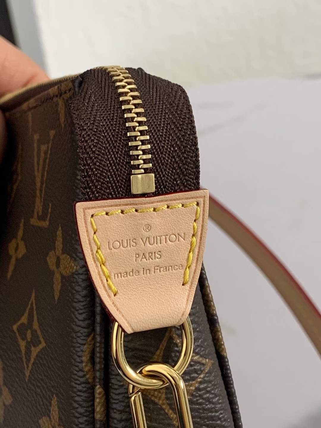 Louis Vuitton M40712 Pochette Accessoires 23.5 x 13.5 x 4 cm Leather surface details (2022 Edition)-Best Quality designer Bag Review, and online shopping, designer bag ru Louis Vuitton M40712 Pochette Accessoires 23.5 x 13.5 x 4 cm Leather surface details (2022 Edition)-Best Quality designer Bag Review, and online shopping, designer bag ru