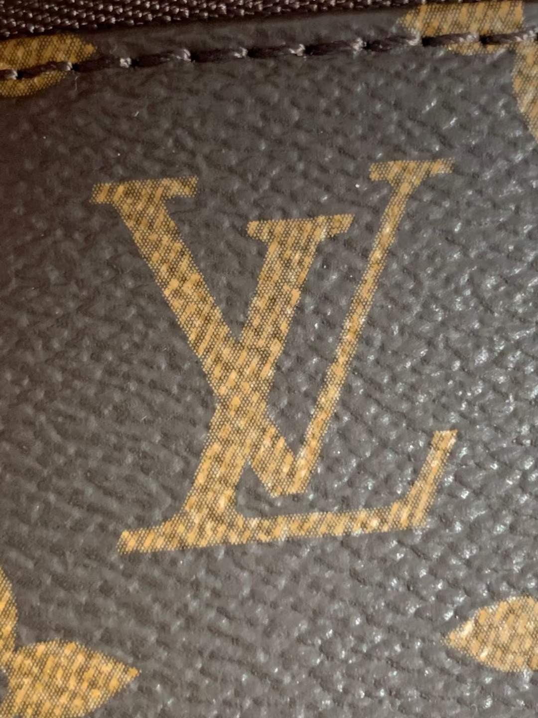 Louis Vuitton M40712 Pochette Accessoires 23.5 x 13.5 x 4 cm Leather surface details (2022 Edition)-Best Quality designer Bag Review, and online shopping, designer bag ru Louis Vuitton M40712 Pochette Accessoires 23.5 x 13.5 x 4 cm Leather surface details (2022 Edition)-Best Quality designer Bag Review, and online shopping, designer bag ru