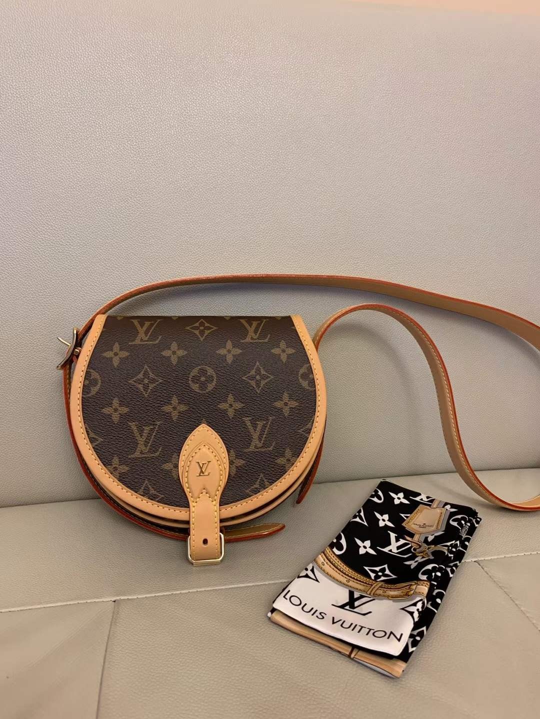 Louis Vuitton M44860 Tambourin Top Replica Handbags Customer’s photo (2022 Special)-Best Quality designer Bag Review, and online shopping, designer bag ru