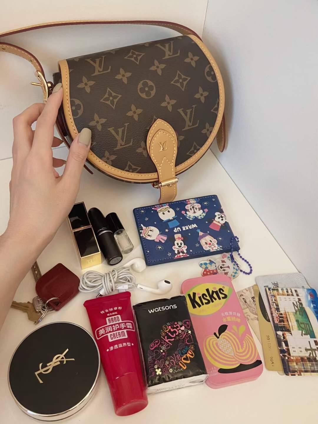 Louis Vuitton M44860 Tambourin Top Replica Handbag Capacity Test (2022 Edition)-Best Quality designer Bag Review, and online shopping, designer bag ru Louis Vuitton M44860 Tambourin Top Replica Handbag Capacity Test (2022 Edition)-Best Quality designer Bag Review, and online shopping, designer bag ru