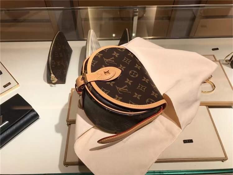 Louis Vuitton M44860 Tambourin Top Replica Handbag view (2022 Updated)-Best Quality designer Bag Review, and online shopping, designer bag ru