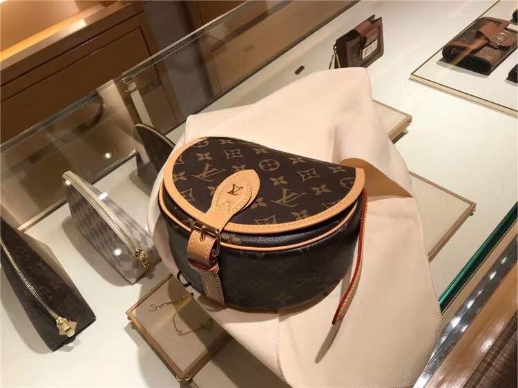 Louis Vuitton M44860 Tambourin Top Replica Handbag view (2022 Updated)-Best Quality designer Bag Review, and online shopping, designer bag ru