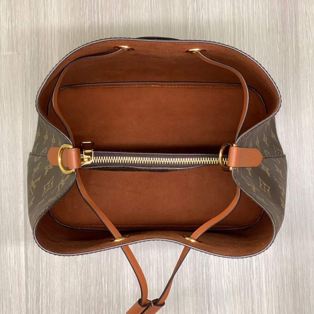 Louis Vuitton M44887 NÉONOÉ Top Replica Handbag Overall appearance (2022 Updated)-Best Quality designer Bag Review, and online shopping, designer bag ru