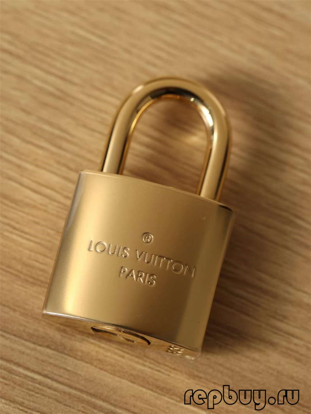 Louis Vuitton M45165 VANITY Small Top Replica Handbag Logo and Closure Detail (2022 Updated)-Best Quality designer Bag Review, and online shopping, designer bag ru