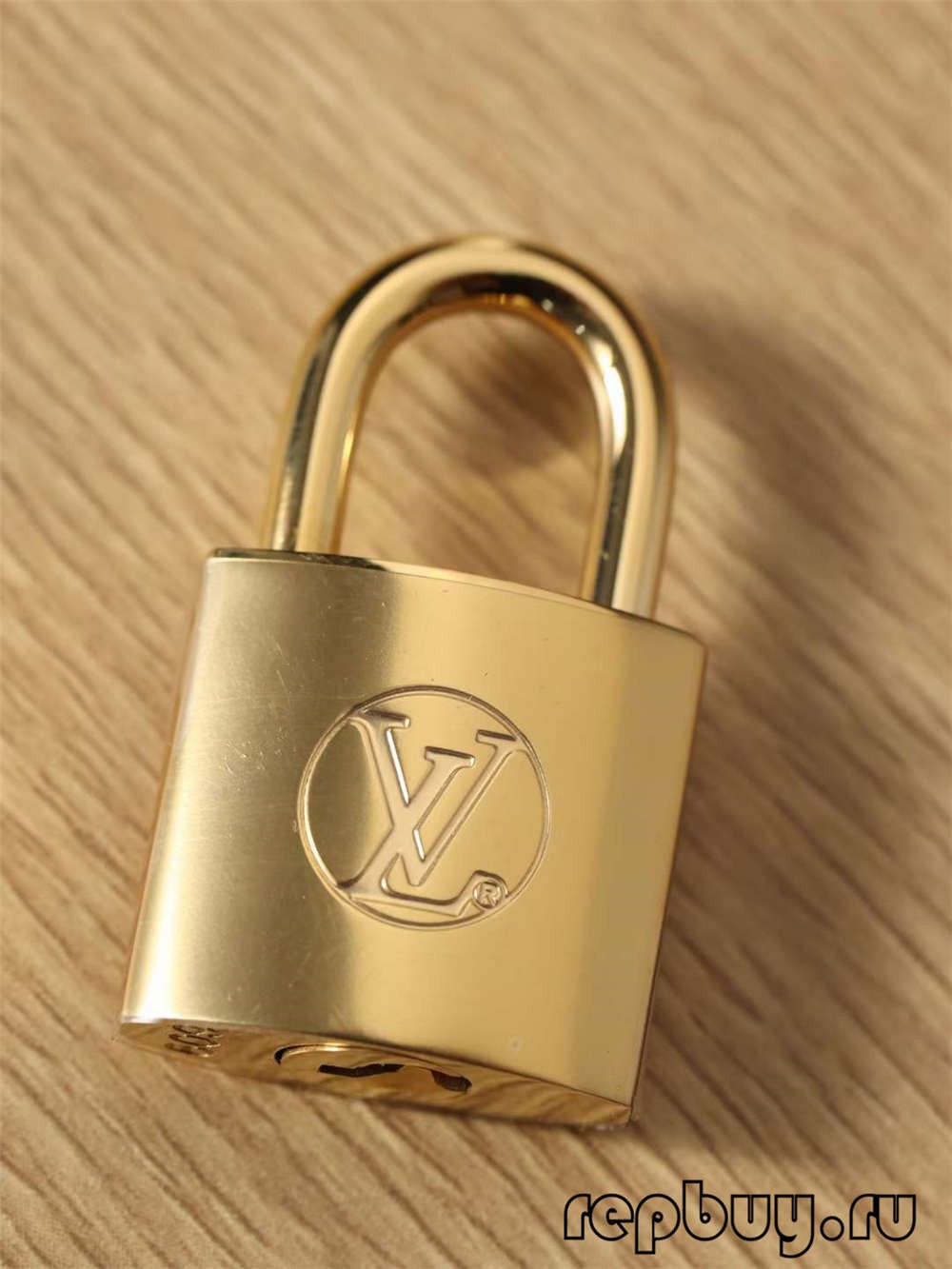 Louis Vuitton M45165 VANITY Small Top Replica Handbag Logo and Closure Detail (2022 Updated)-Best Quality designer Bag Review, and online shopping, designer bag ru