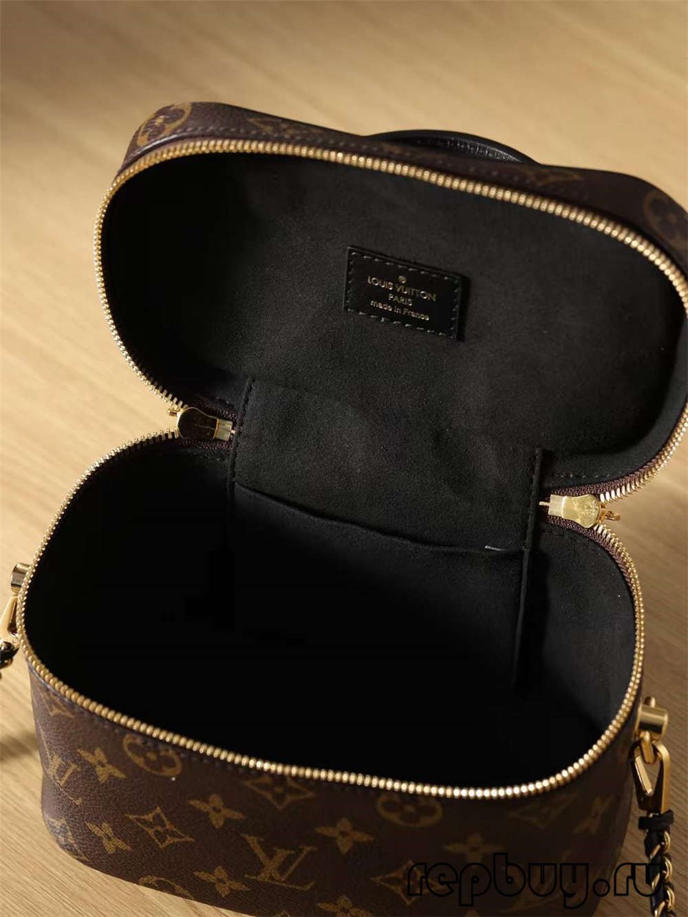 Louis Vuitton M45165 VANITY Small Top Replica Handbag Logo and Closure Detail (2022 Updated)-Best Quality designer Bag Review, and online shopping, designer bag ru