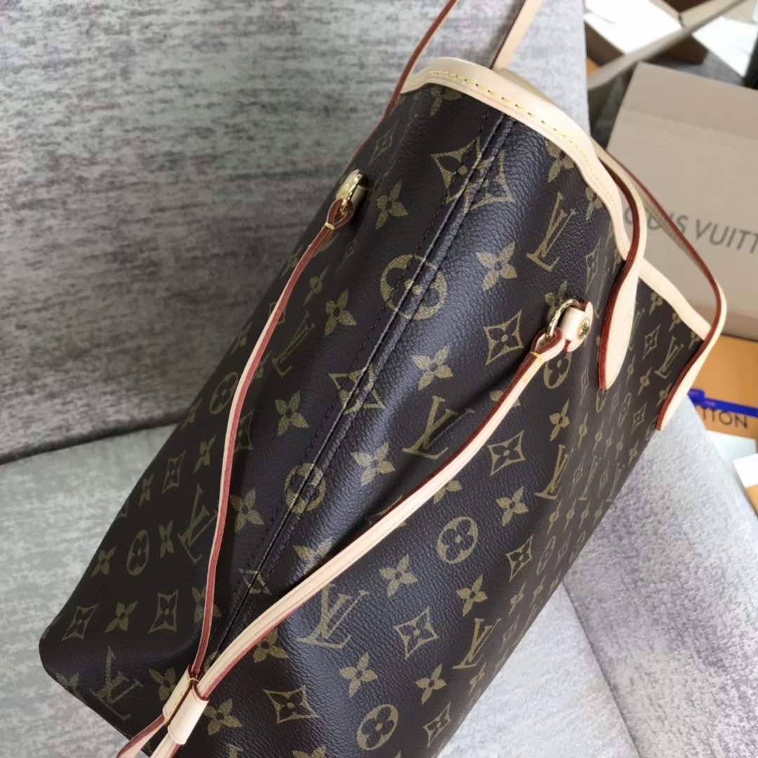 桌子上有许多鞋
中度可信度描述已自动生成