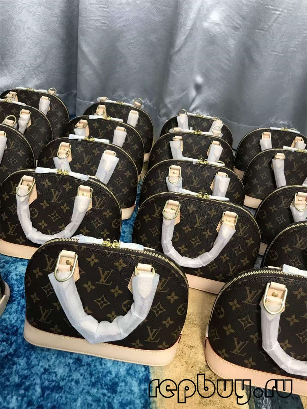 Louis Vuitton M53152 Alma BB top quality replica bags (2022 Latest)-Best Quality designer Bag Review, and online shopping, designer bag ru