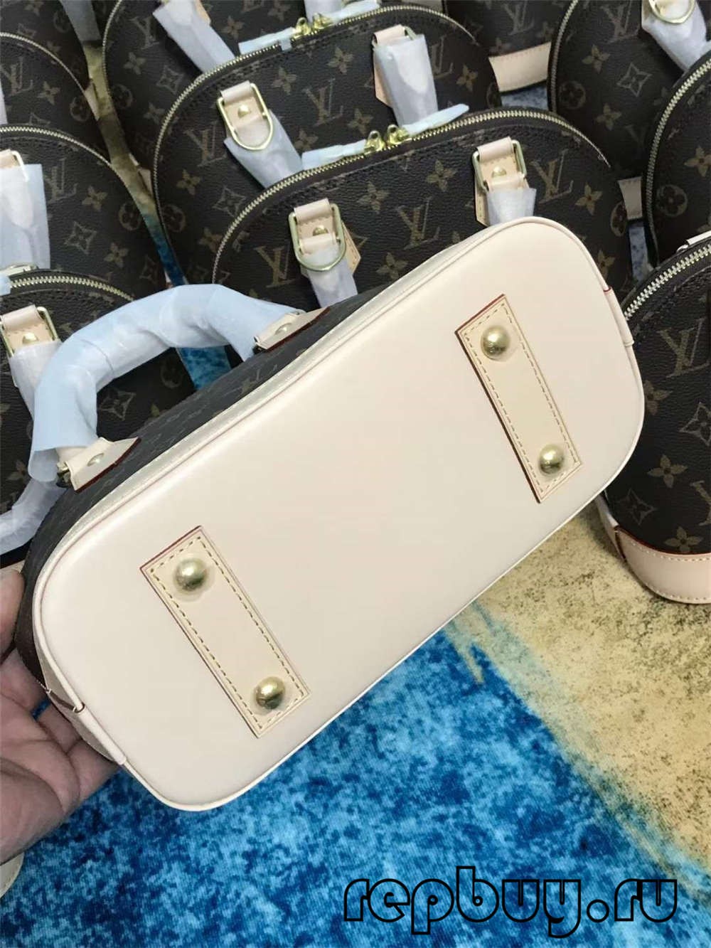 Louis Vuitton M53152 Alma BB top quality replica bags (2022 Latest)-Best Quality designer Bag Review, and online shopping, designer bag ru