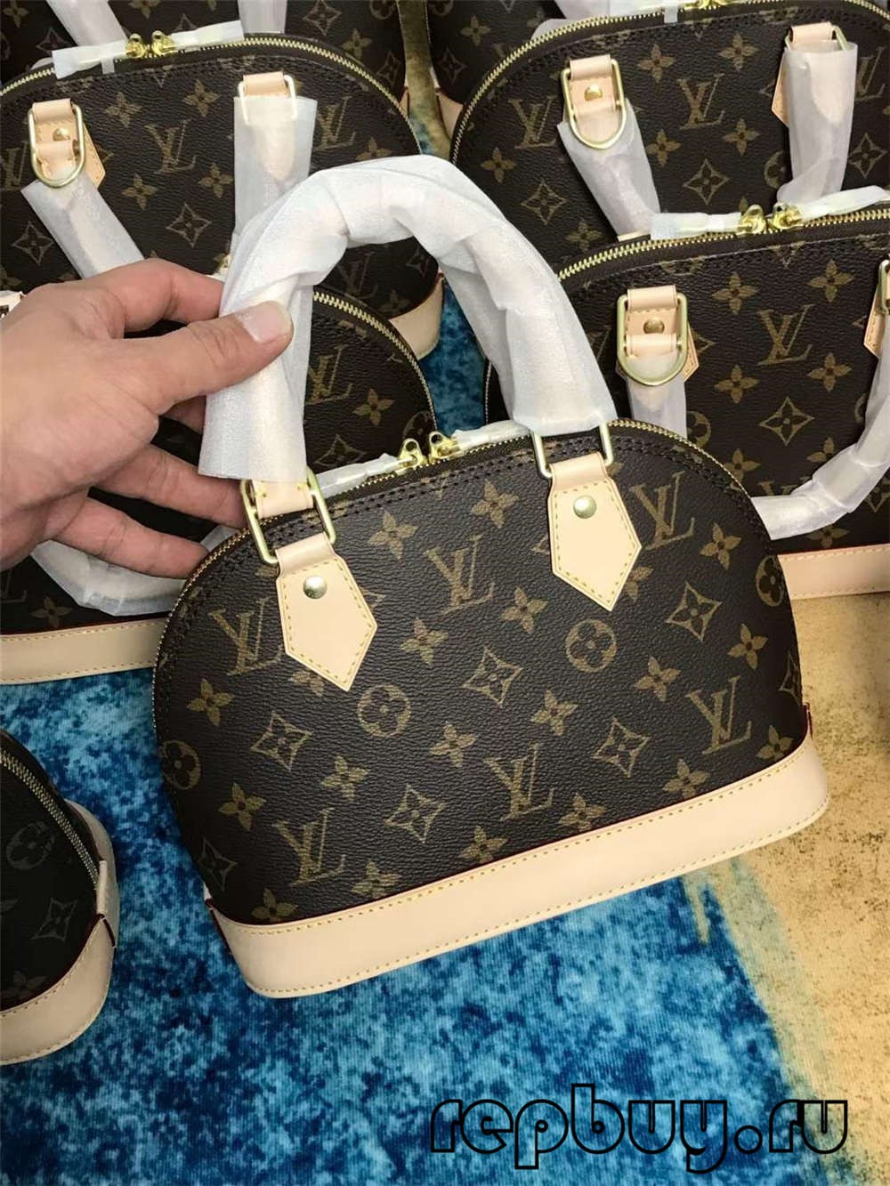 Louis Vuitton M53152 Alma BB top quality replica bags (2022 Latest)-Best Quality designer Bag Review, and online shopping, designer bag ru