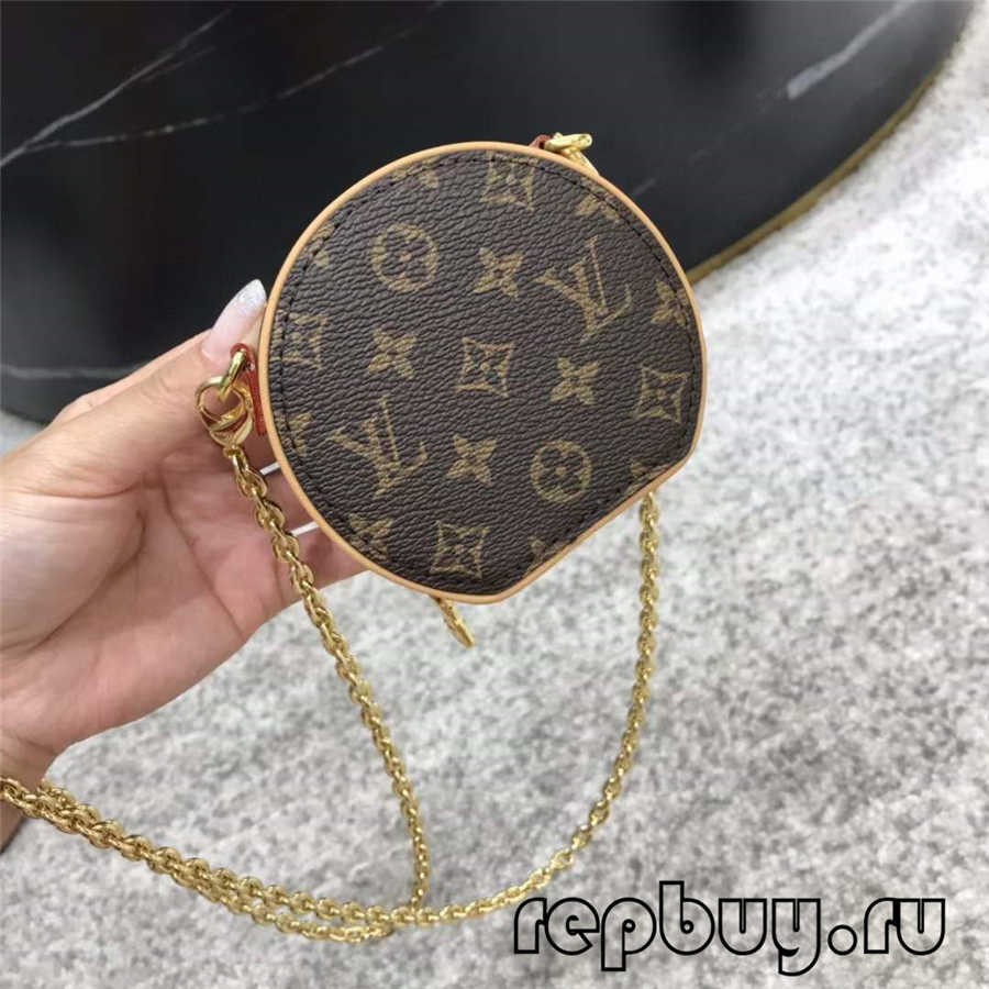 手里拿着硬币
中度可信度描述已自动生成