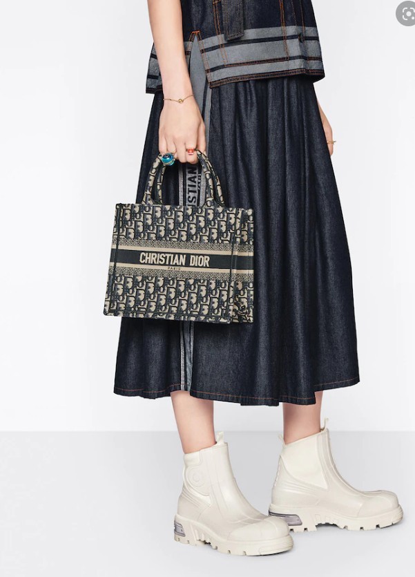 Dior Book Tote has a new small size, with sizes increasing to 4 (2022 latest)-Best Quality designer Bag Review, and online shopping, designer bag ru