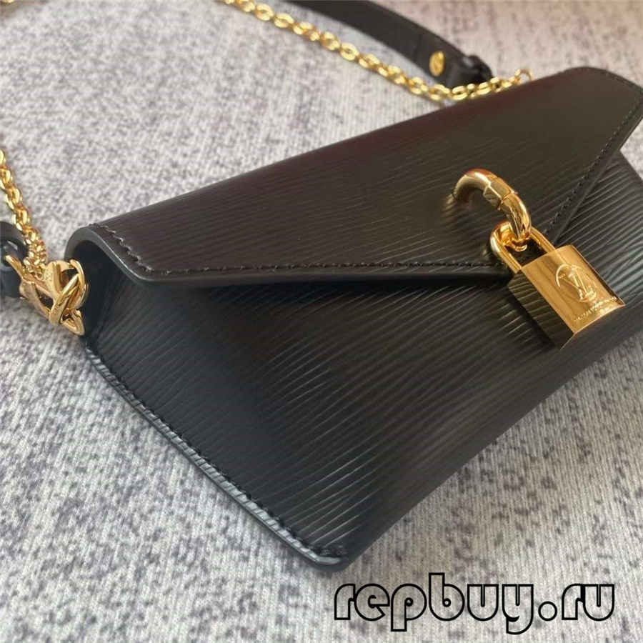 图片包含 装饰品, 游戏机
描述已自动生成
