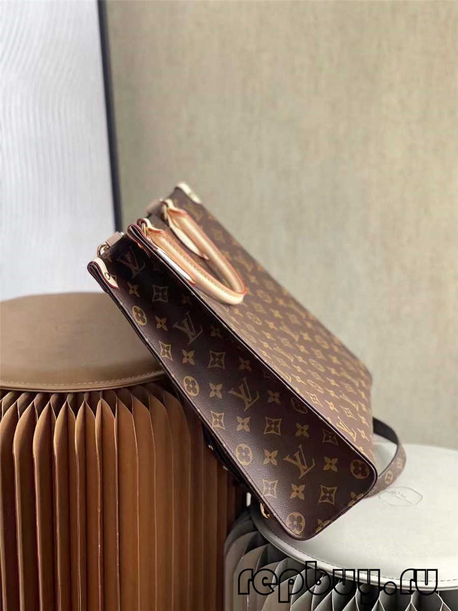 图片包含 桌子, 刀, 游戏机, 躺
描述已自动生成