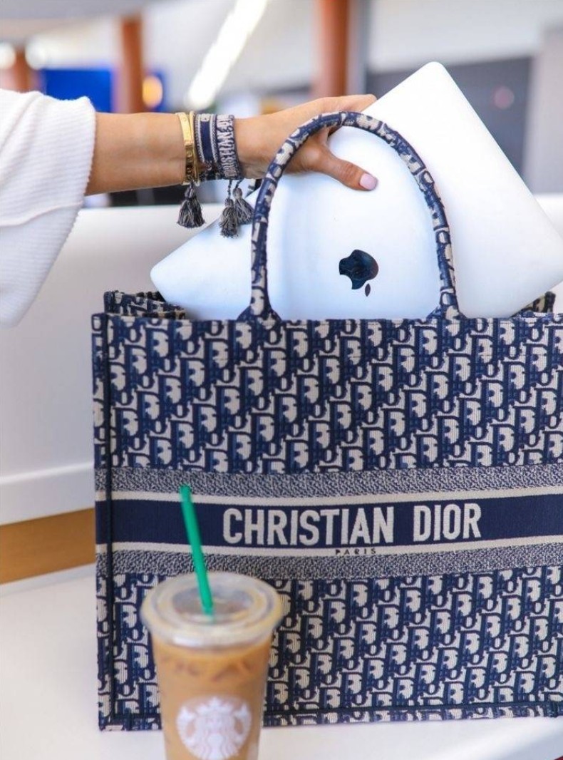 The most comprehensive Dior Book Tote introduction and replica bags buying advice (2022 update)-Best Quality designer Bag Review, and online shopping, designer bag ru The most comprehensive Dior Book Tote introduction and replica bags buying advice (2022 update)-Best Quality designer Bag Review, and online shopping, designer bag ru