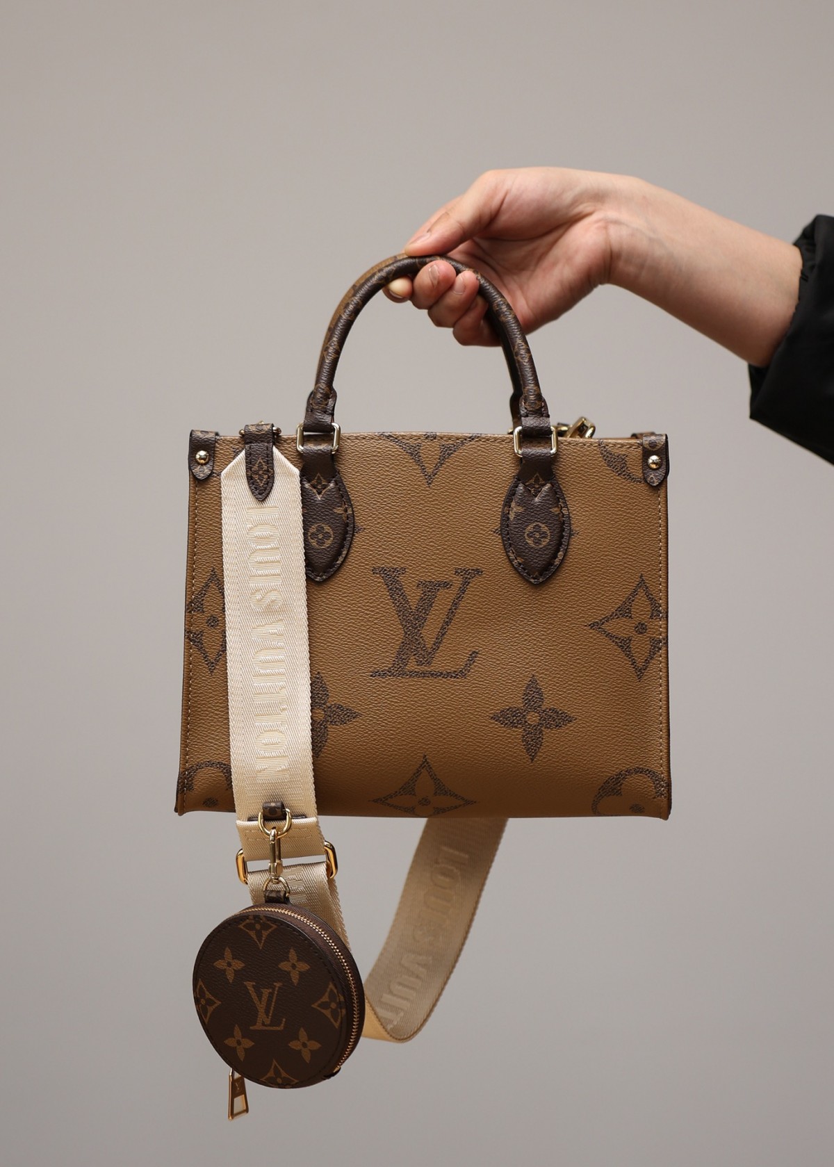 How good quality is a Shebag M46373 ONTHEGO small size?(2023 style with wide shoulder straps)-Best Quality designer Bag Review, and online shopping, designer bag ru