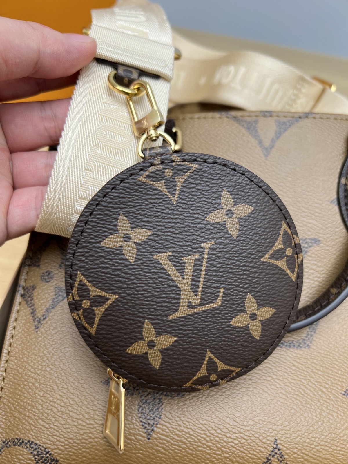 How good quality is a Shebag M46373 ONTHEGO small size?(2023 style with wide shoulder straps)-Best Quality designer Bag Review, and online shopping, designer bag ru