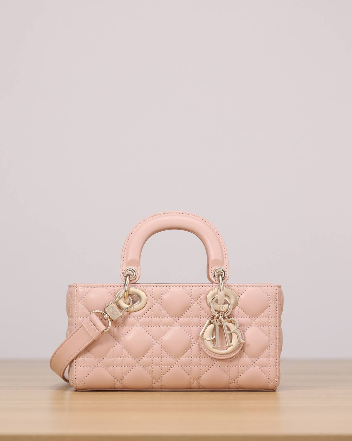 Shebag super replica Lady Dior D Joy pink bag review(2025 July updated)-Best Quality designer Bag Review, and online shopping, designer bag ru