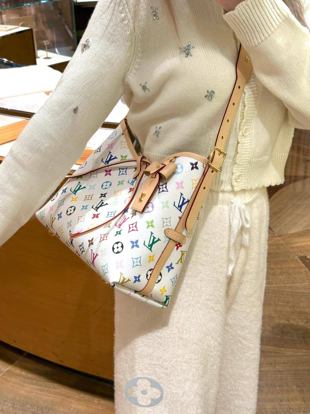 Shebag buys an Authentic Louis Vuitton Carryall white monogram bag(Oct 2025 updated)-Best Quality designer Bag Review, and online shopping, designer bag ru