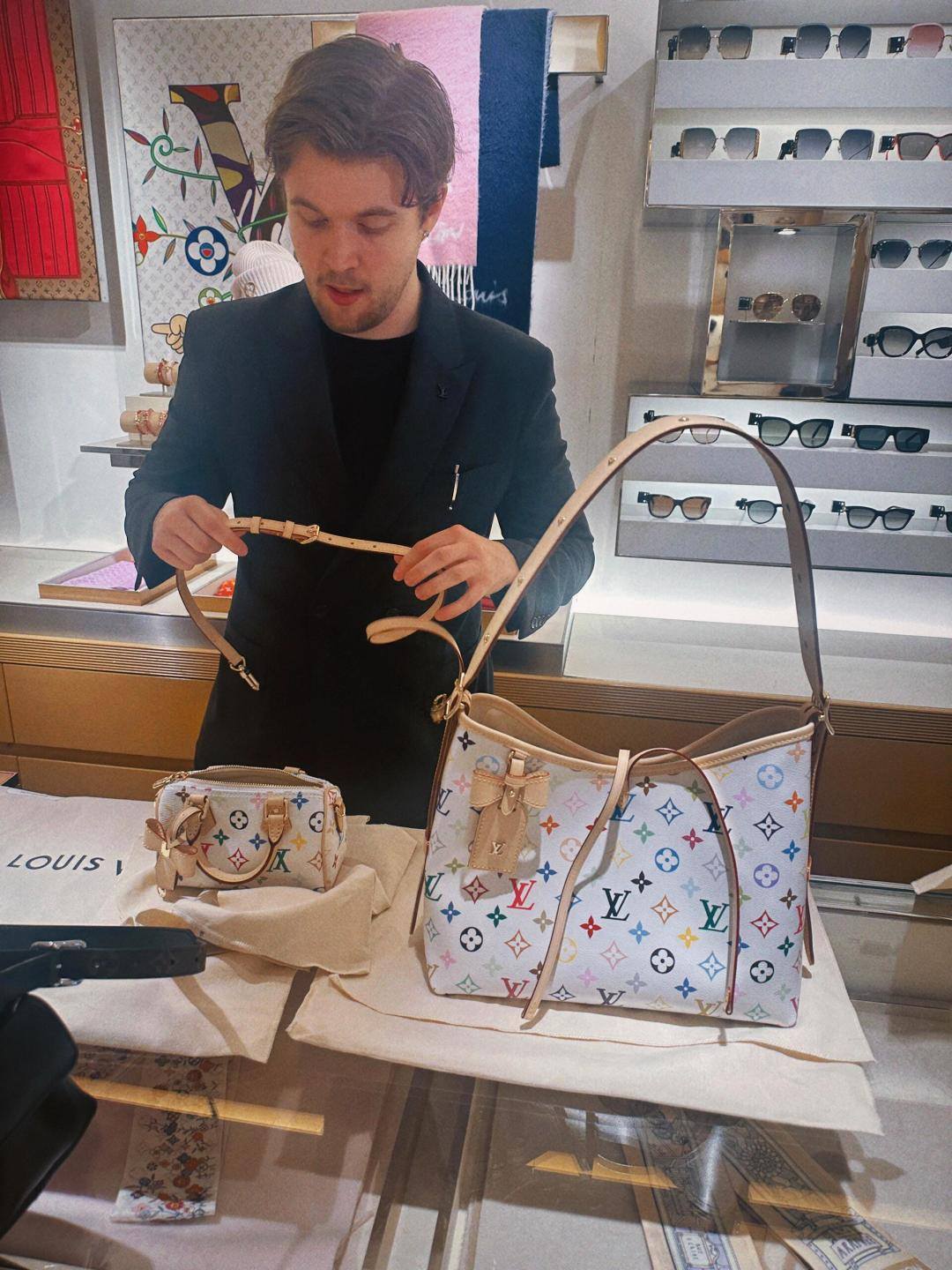 Shebag buys an Authentic Louis Vuitton Carryall white monogram bag(Oct 2025 updated)-Best Quality designer Bag Review, and online shopping, designer bag ru