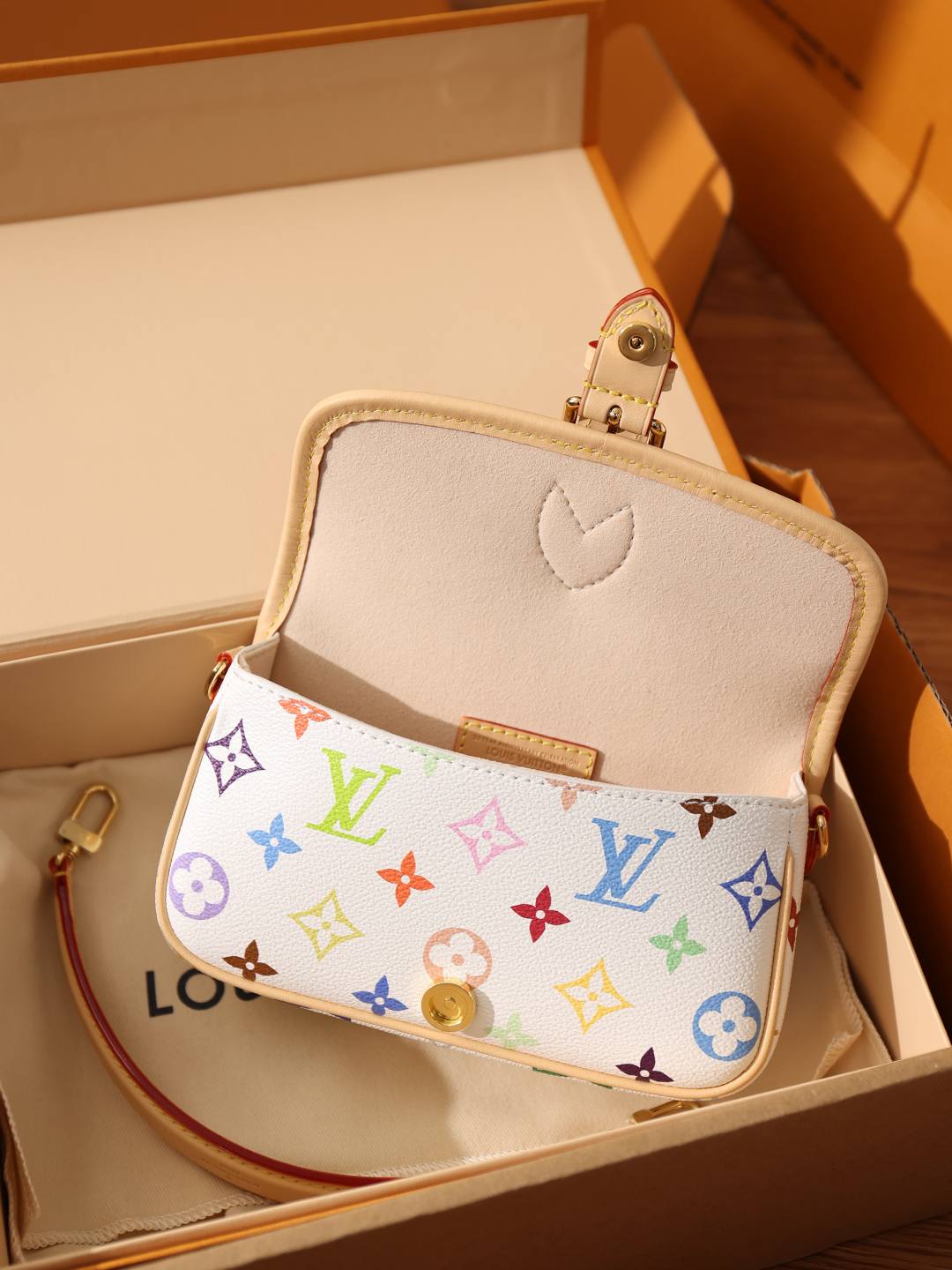 Shebag Super replica Louis Vuitton Diana bag in white monogram(Oct 2025 updated)-Best Quality designer Bag Review, and online shopping, designer bag ru