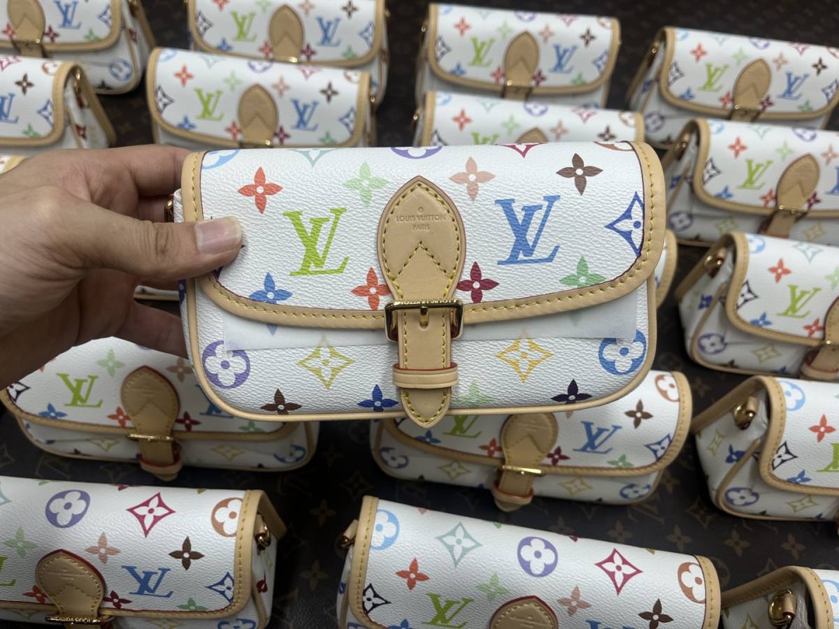 Shebag Super replica Louis Vuitton Diana bag in white monogram(Oct 2025 updated)-Best Quality designer Bag Review, and online shopping, designer bag ru