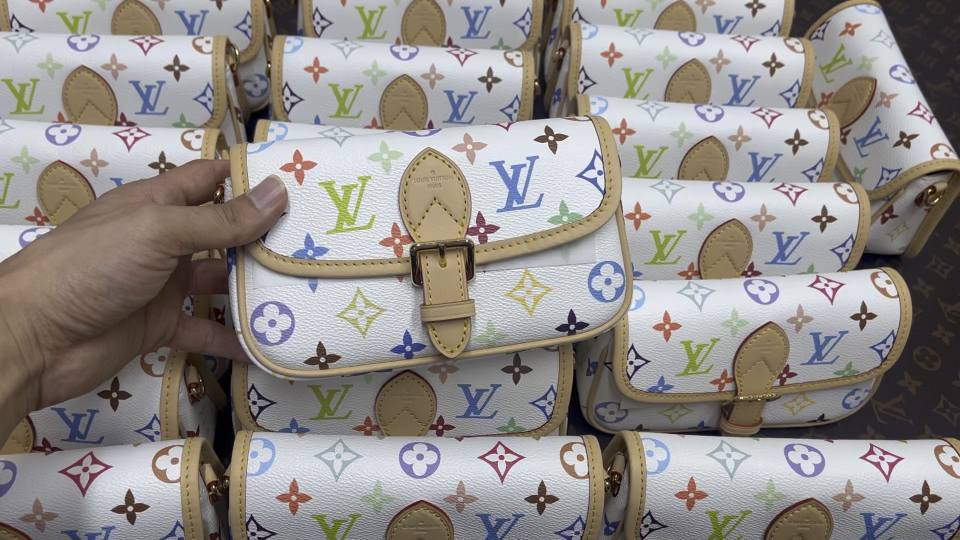 Shebag Super replica Louis Vuitton Diana bag in white monogram(Oct 2025 updated)-Best Quality designer Bag Review, and online shopping, designer bag ru