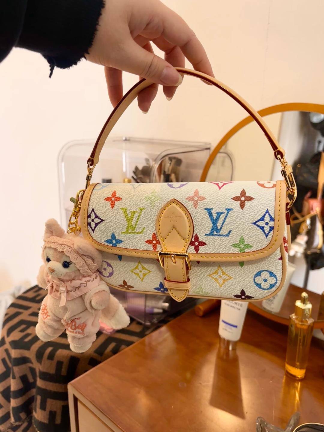 Shebag Super replica Louis Vuitton Diana bag in white monogram(Oct 2025 updated)-Best Quality designer Bag Review, and online shopping, designer bag ru