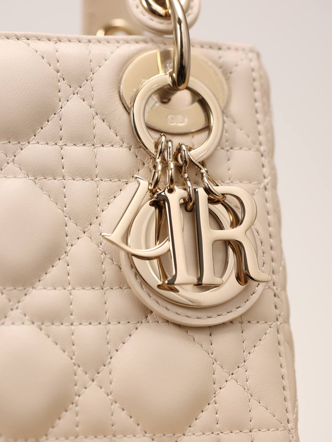 Shebag Super replica Lady Dior bag in beige review(Oct 2025 updated)-Best Quality designer Bag Review, and online shopping, designer bag ru Shebag Super replica Lady Dior bag in beige review(Oct 2025 updated)-Best Quality designer Bag Review, and online shopping, designer bag ru