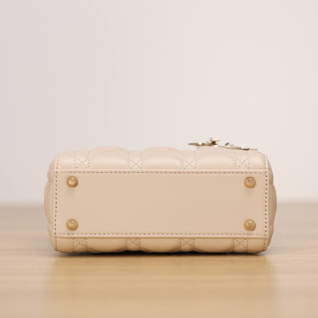 Shebag Super replica Lady Dior bag in beige review(Oct 2025 updated)-Best Quality designer Bag Review, and online shopping, designer bag ru Shebag Super replica Lady Dior bag in beige review(Oct 2025 updated)-Best Quality designer Bag Review, and online shopping, designer bag ru