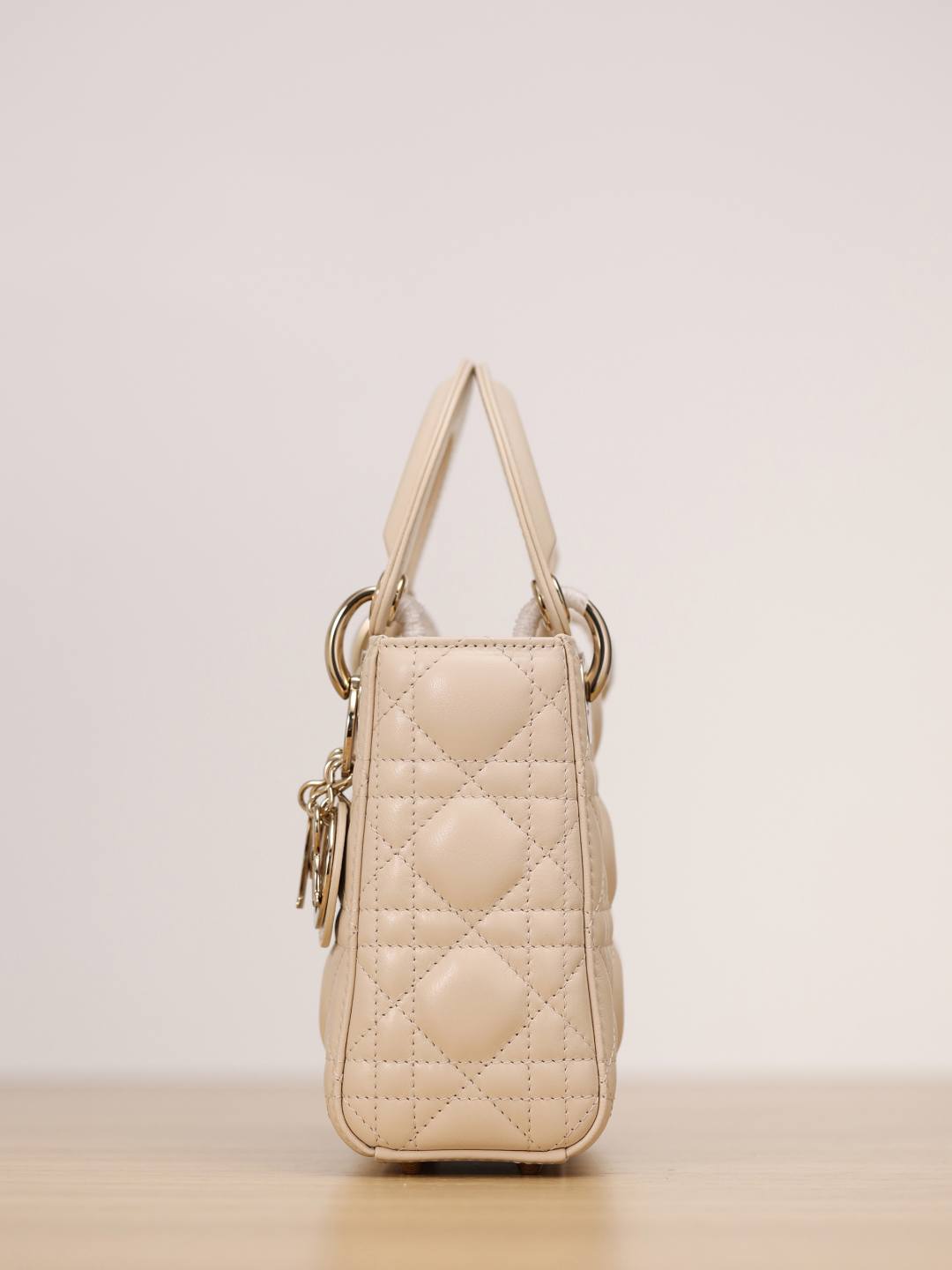 Shebag Super replica Lady Dior bag in beige review(Oct 2025 updated)-Best Quality designer Bag Review, and online shopping, designer bag ru Shebag Super replica Lady Dior bag in beige review(Oct 2025 updated)-Best Quality designer Bag Review, and online shopping, designer bag ru