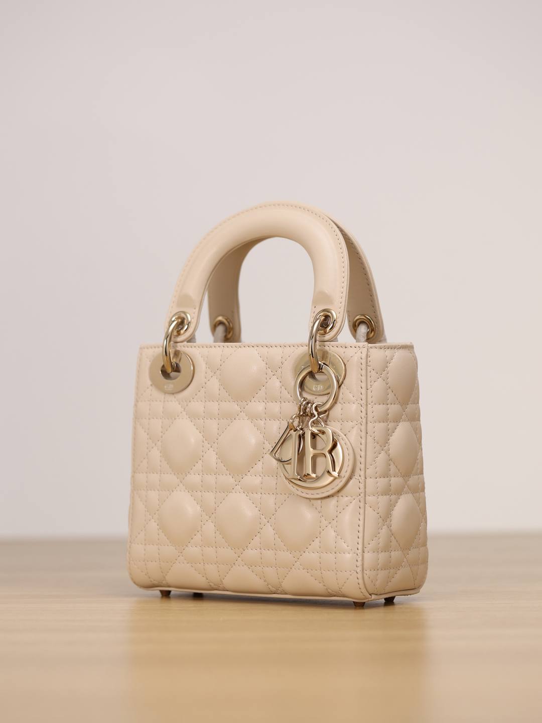 Shebag Super replica Lady Dior bag in beige review(Oct 2025 updated)-Best Quality designer Bag Review, and online shopping, designer bag ru Shebag Super replica Lady Dior bag in beige review(Oct 2025 updated)-Best Quality designer Bag Review, and online shopping, designer bag ru