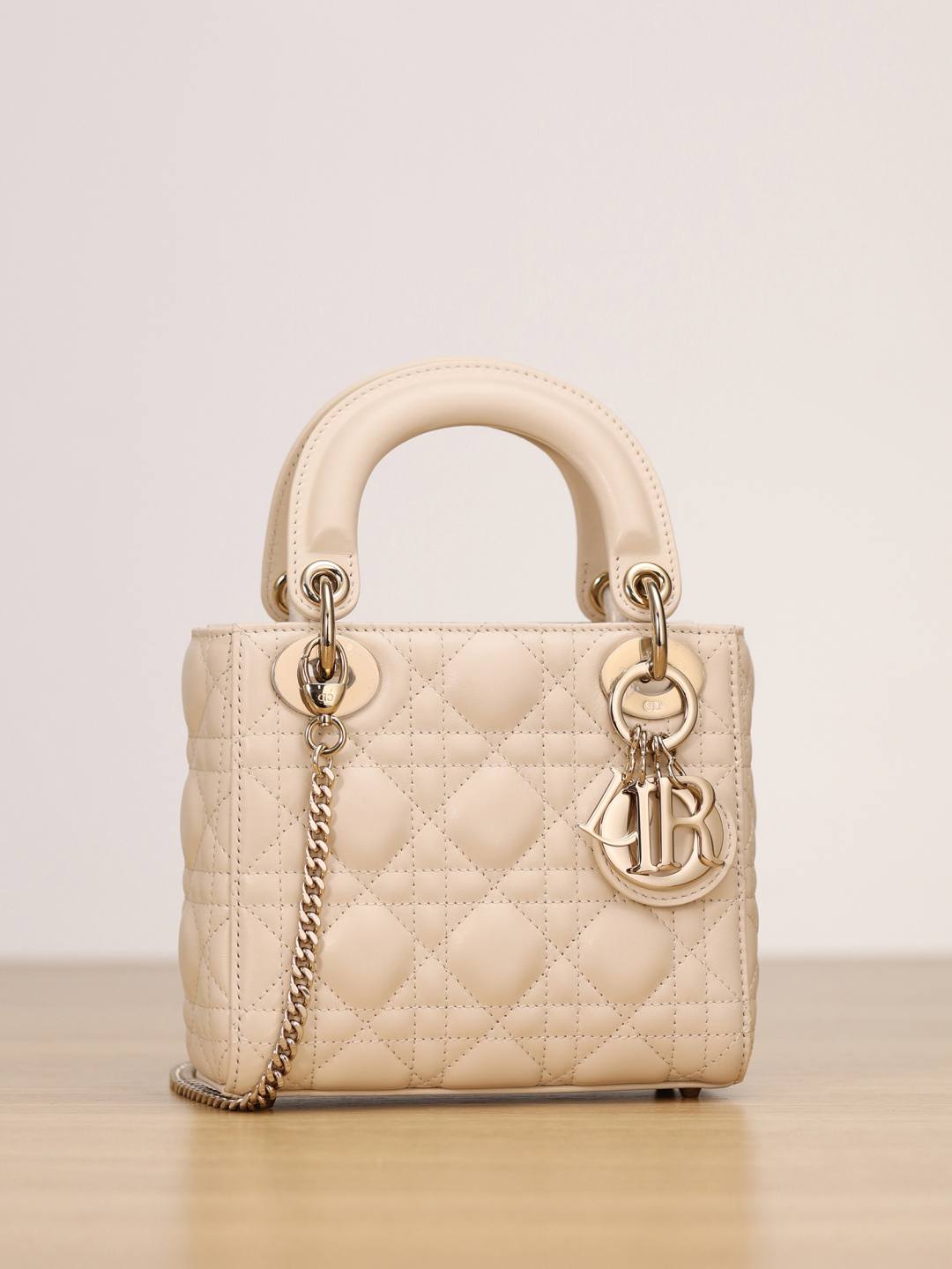 Shebag Super replica Lady Dior bag in beige review(Oct 2025 updated)-Best Quality designer Bag Review, and online shopping, designer bag ru Shebag Super replica Lady Dior bag in beige review(Oct 2025 updated)-Best Quality designer Bag Review, and online shopping, designer bag ru